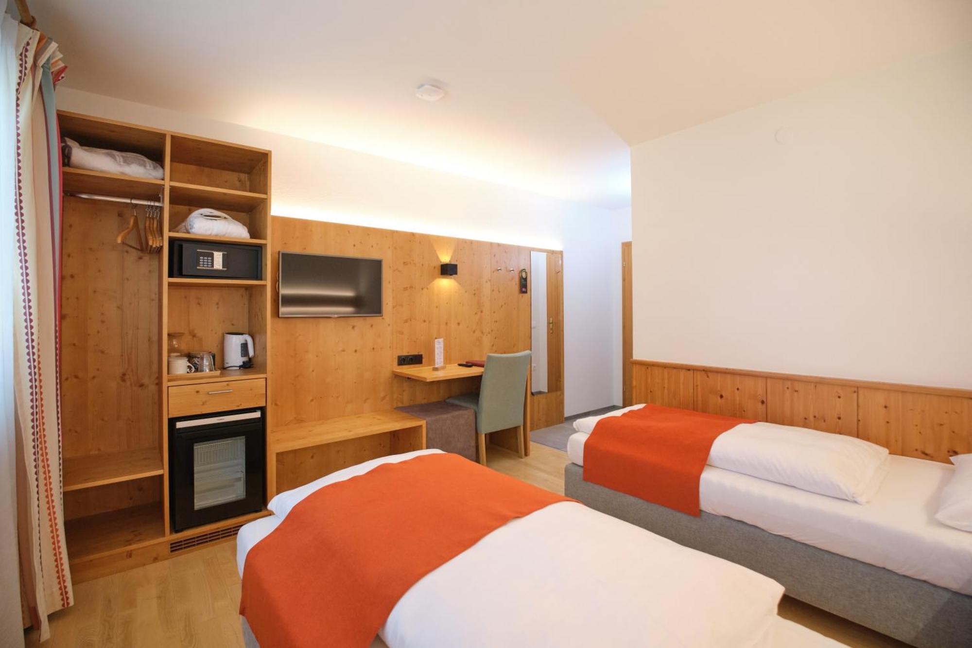 Santner, Hotel Eugendorf Εξωτερικό φωτογραφία